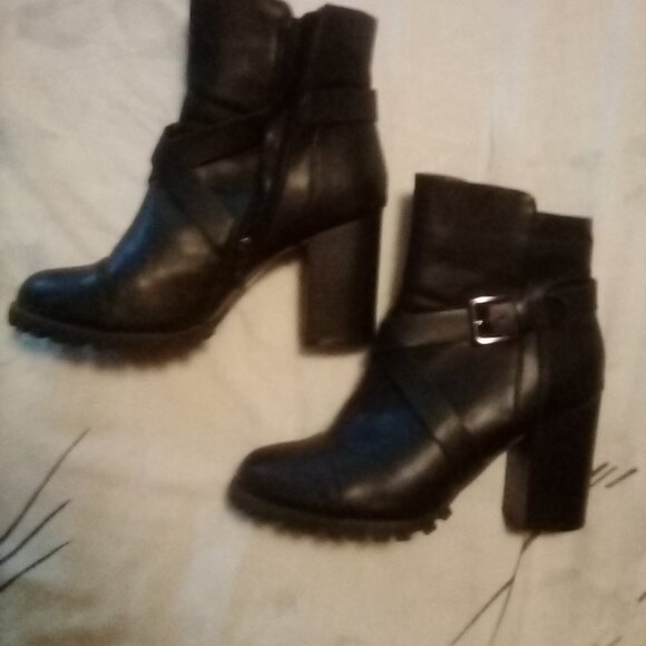 Chic Black Faux Leather Ankle Booties for Women – Size 8.5 | Block Heel - Picture 2 of 6